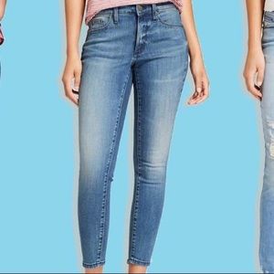 NWT Universal Thread medium wash jeans